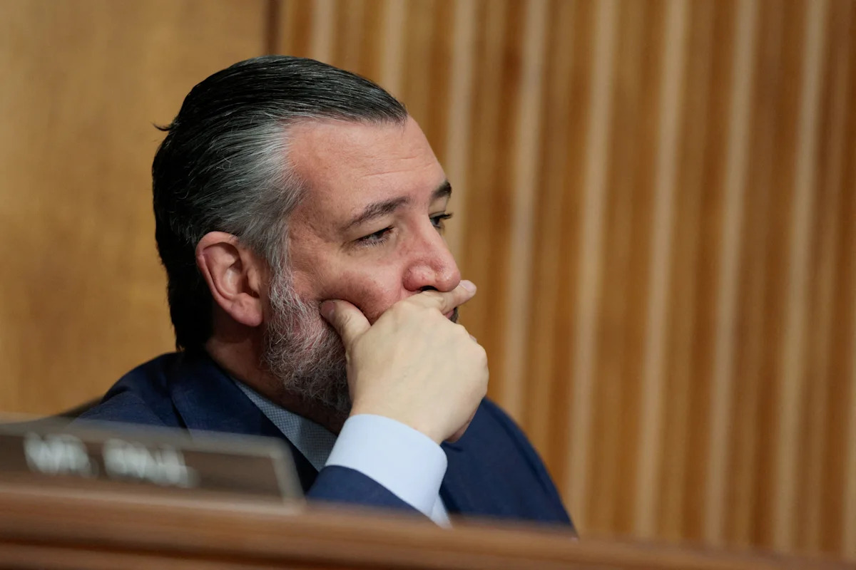 Texas 'College GameDay' crowd boos Ted Cruz during broadcast interview