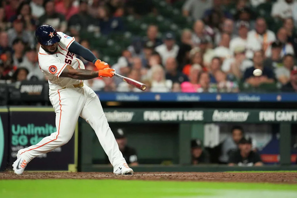 Nelson Velázquez delivers another key hit to help Houston Astros beat Chicago White Sox