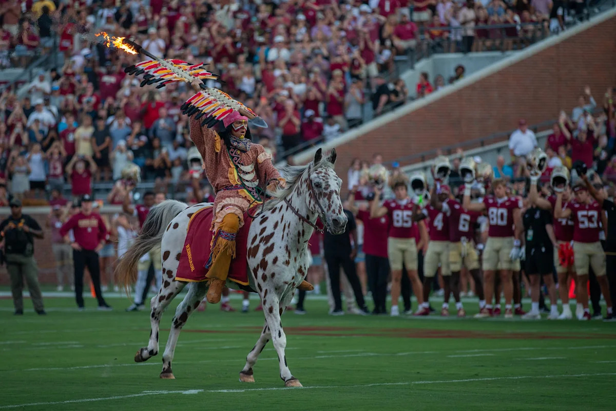 Social media erupts as SMU-Florida State goes on despite power failure