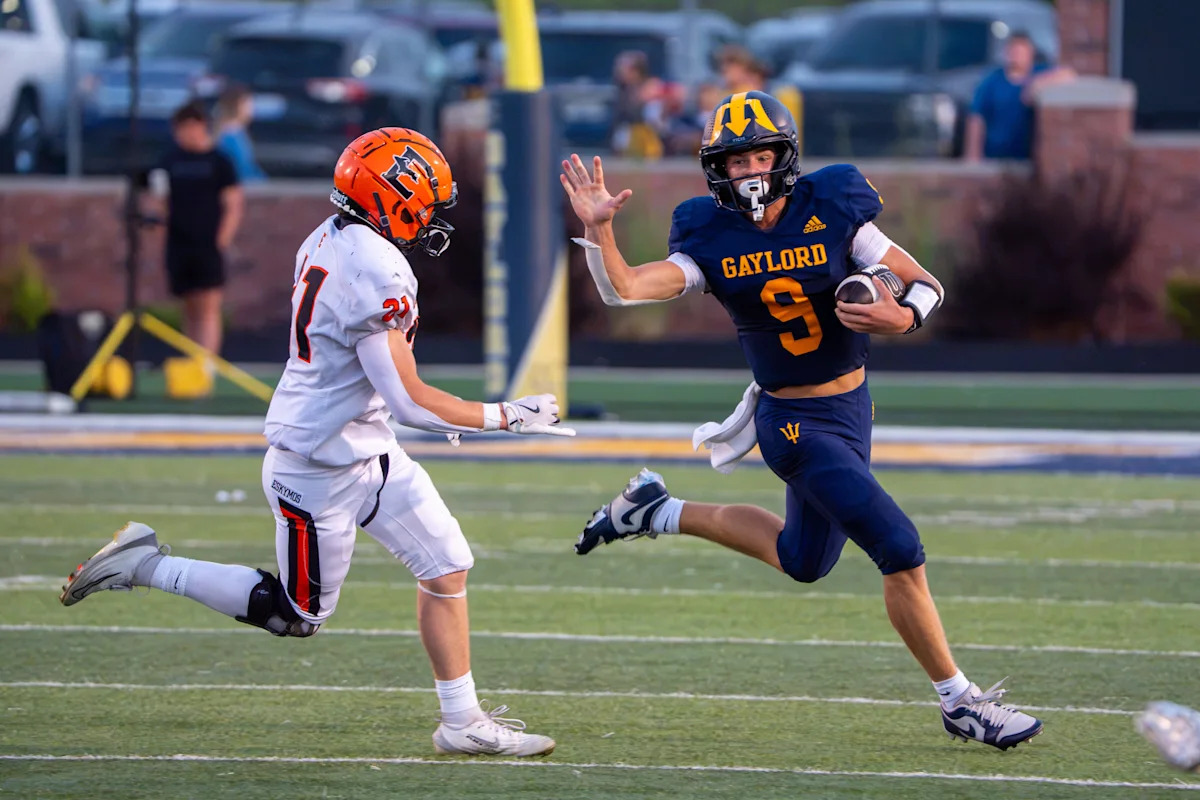 Gaylord football uses dominant second half to defeat Escanaba