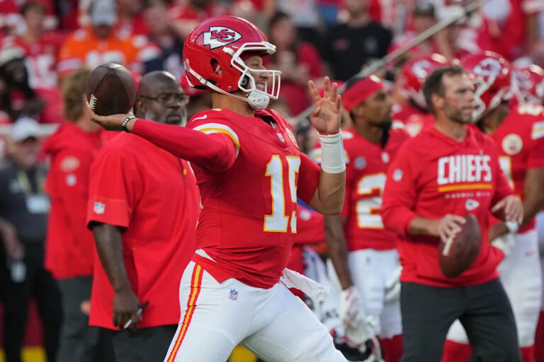 Patrick Mahomes scores rushing TD in epic return from torn ACL