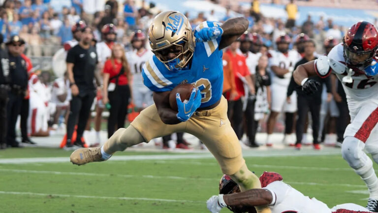 Wayne Knight leads second half surge over San Diego State