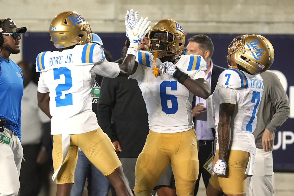 Both coaches give their thoughts on UCLA's fourth quarter Swag Surf