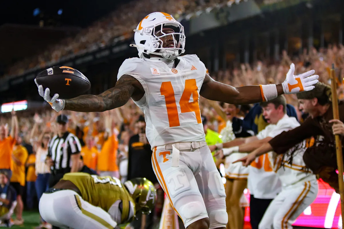 Tennessee's offense totals 447 yards in win at Georgia Tech