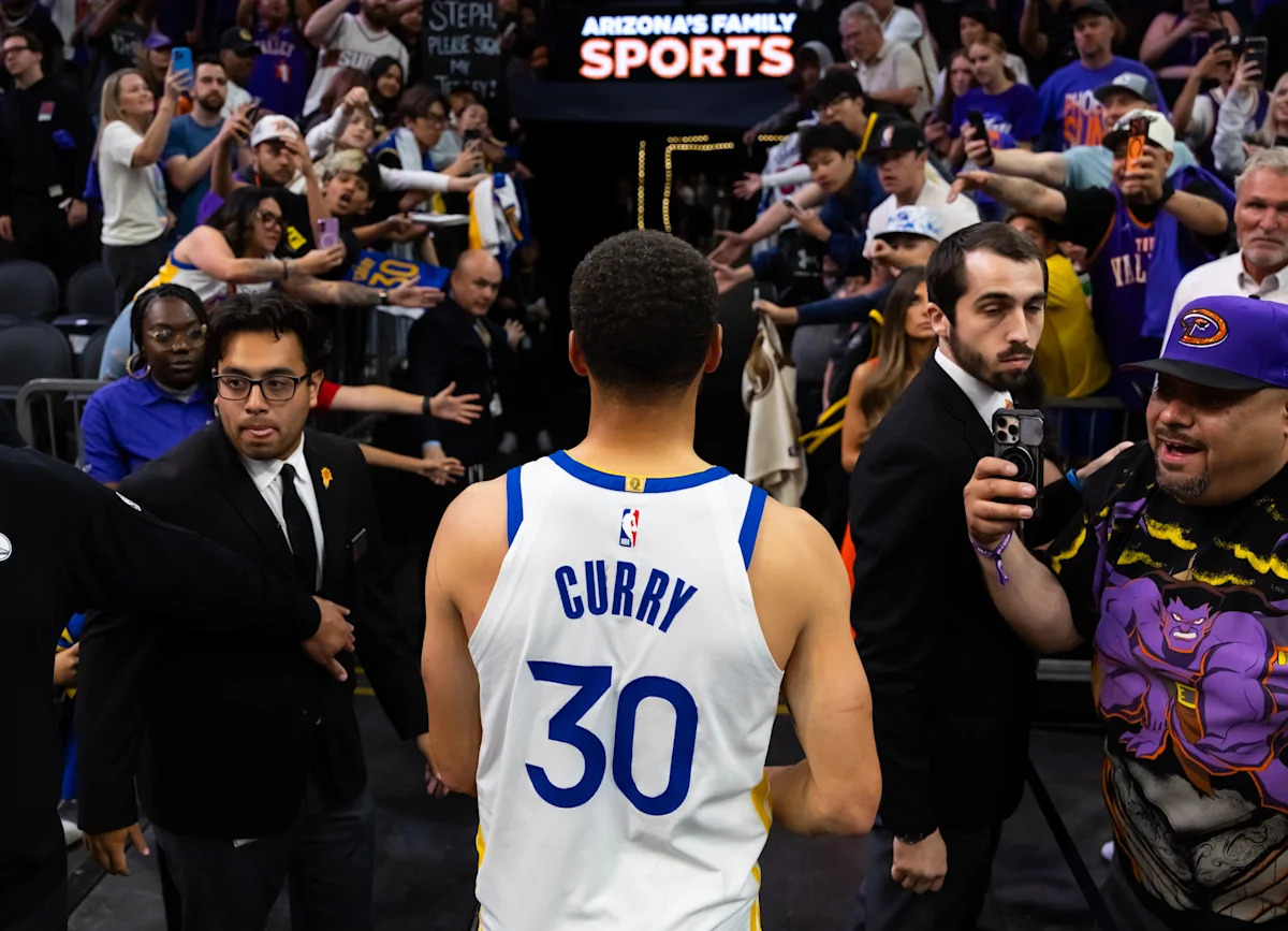 Steph Curry opens China tour with stop in Beijing