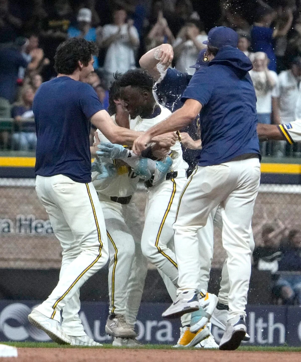 Milwaukee Brewers declared “the perfect team” by former rival amid historic pace in 2026