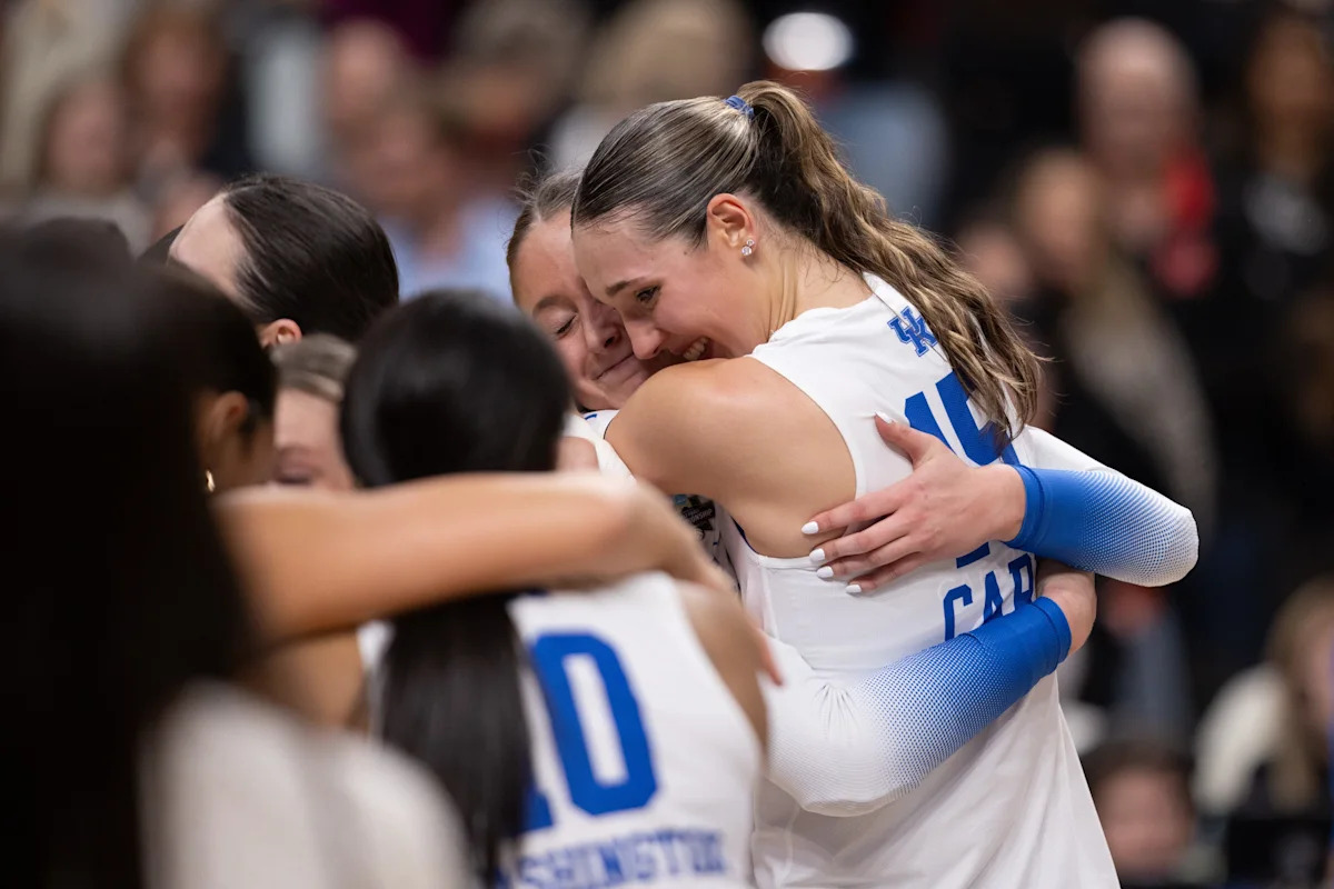 Kentucky volleyball makes it three straight, dominates UCLA