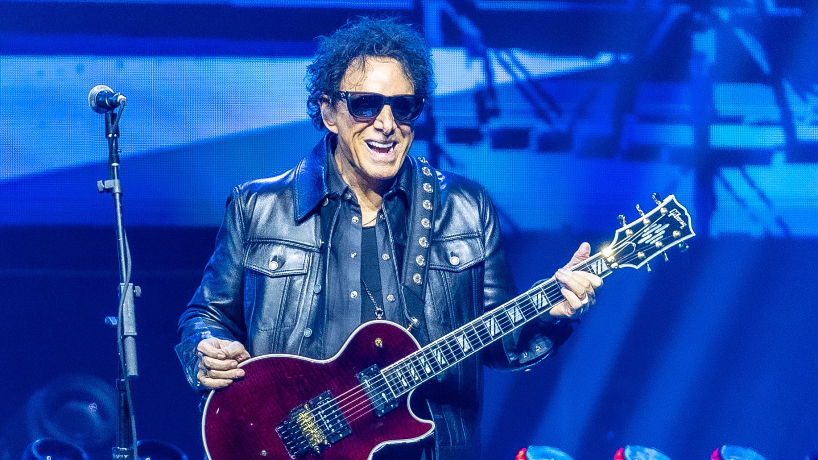 Journey Brought Out Hugo Valenti for a Second Time – And This Time He Nailed It