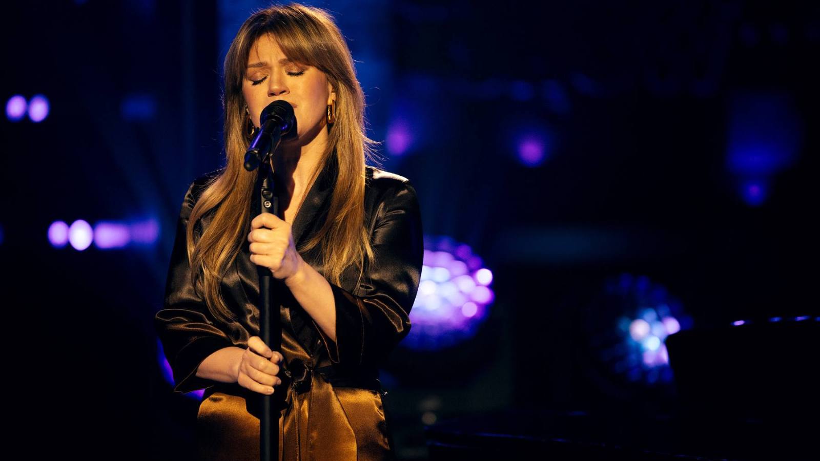 Watch Kelly Clarkson’s Sensational Cover of ‘Golden’ on Final Show