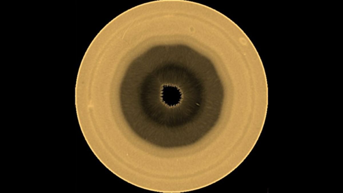 Astronomers Spot an Uncannily Geometric, 10-Sided Structure in Saturn's Atmosphere